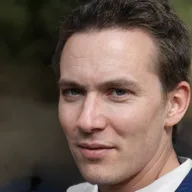 Lukas H.